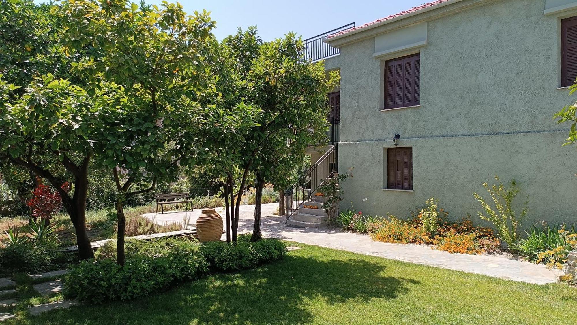 Villa Betty'S Garden House Néa Ankhíalos Exterior foto